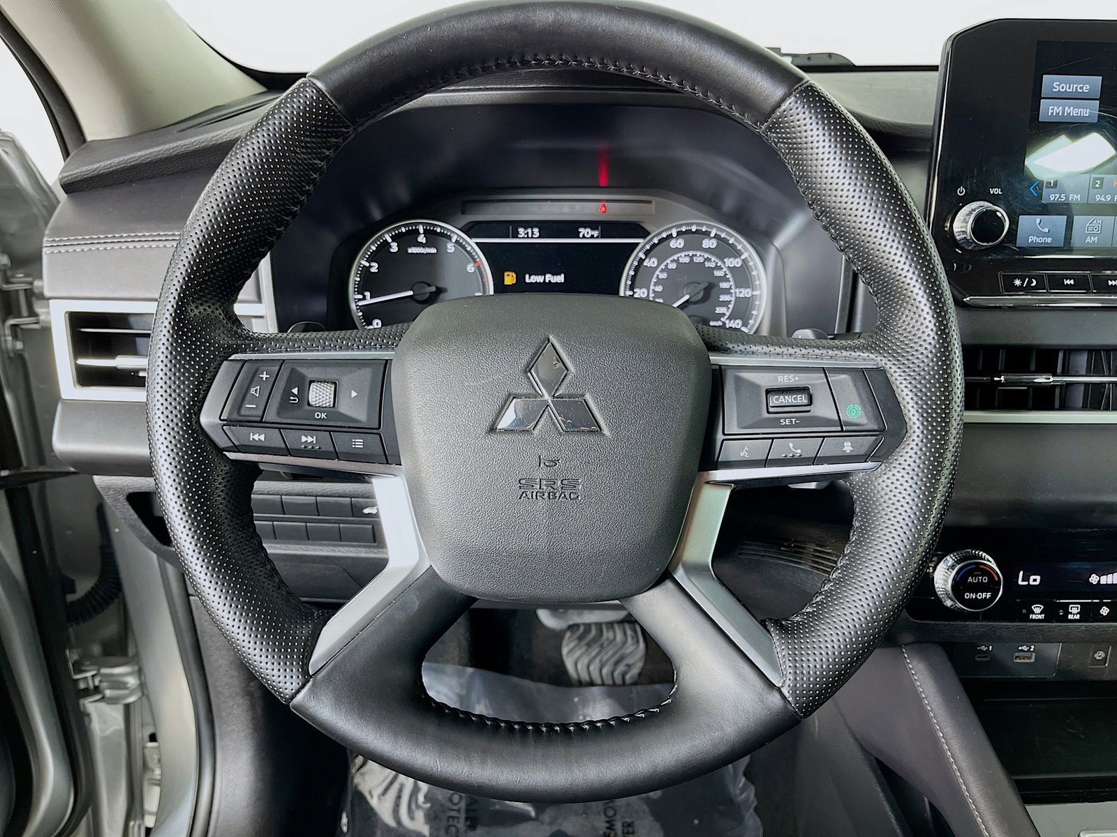 Used 2024 Mitsubishi Outlander SE image 13