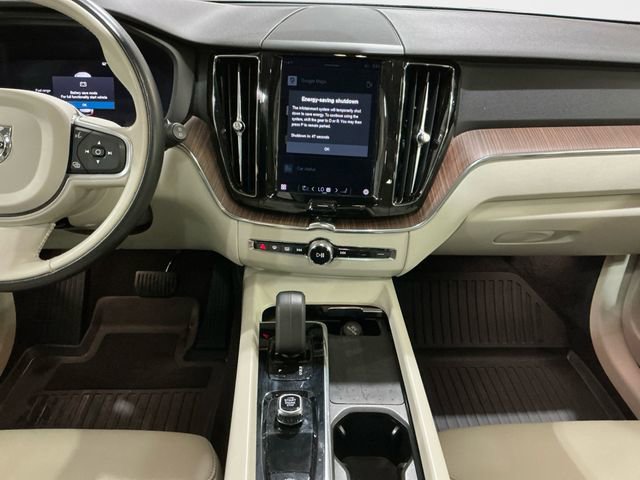 Used 2022 Volvo XC60 B5 Momentum w/ Climate Package image 12