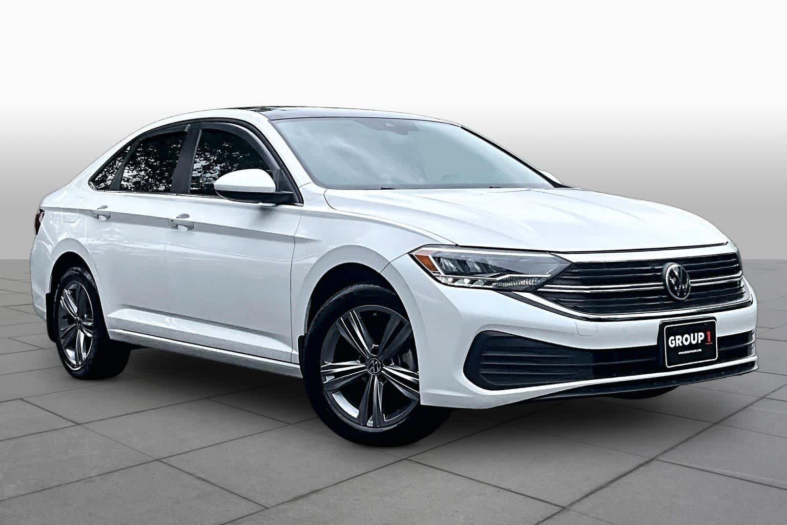 Used 2023 Volkswagen Jetta SE FWD image 3