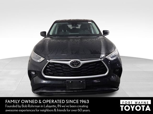 Used 2023 Toyota Highlander LE image 3