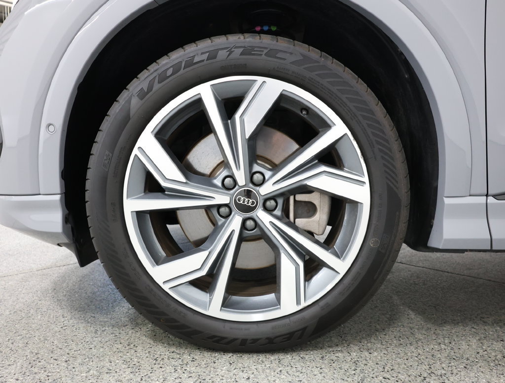 Used 2023 Audi Q4 e-tron Premium Plus w/ Premium Plus AWD/4WD image 5