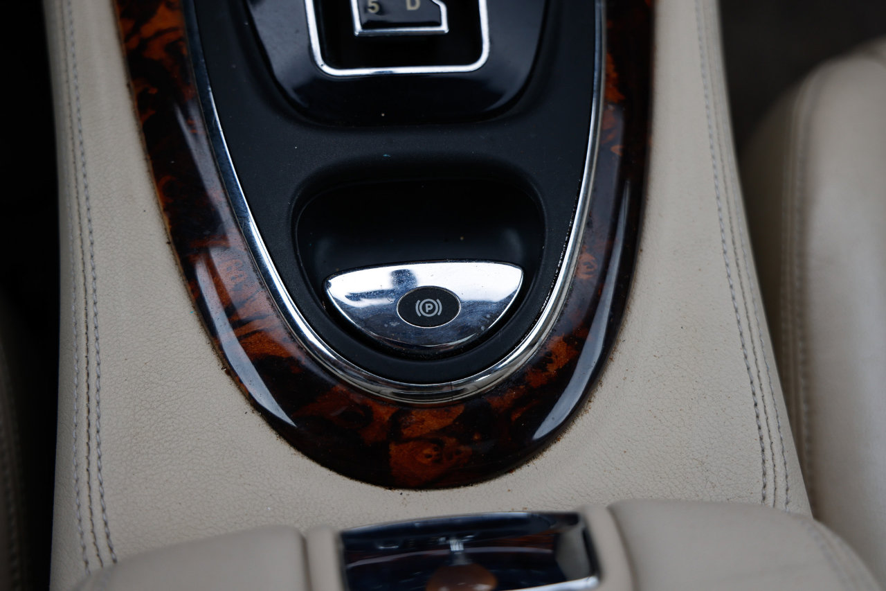 Used 2004 Jaguar XJ8 image 38