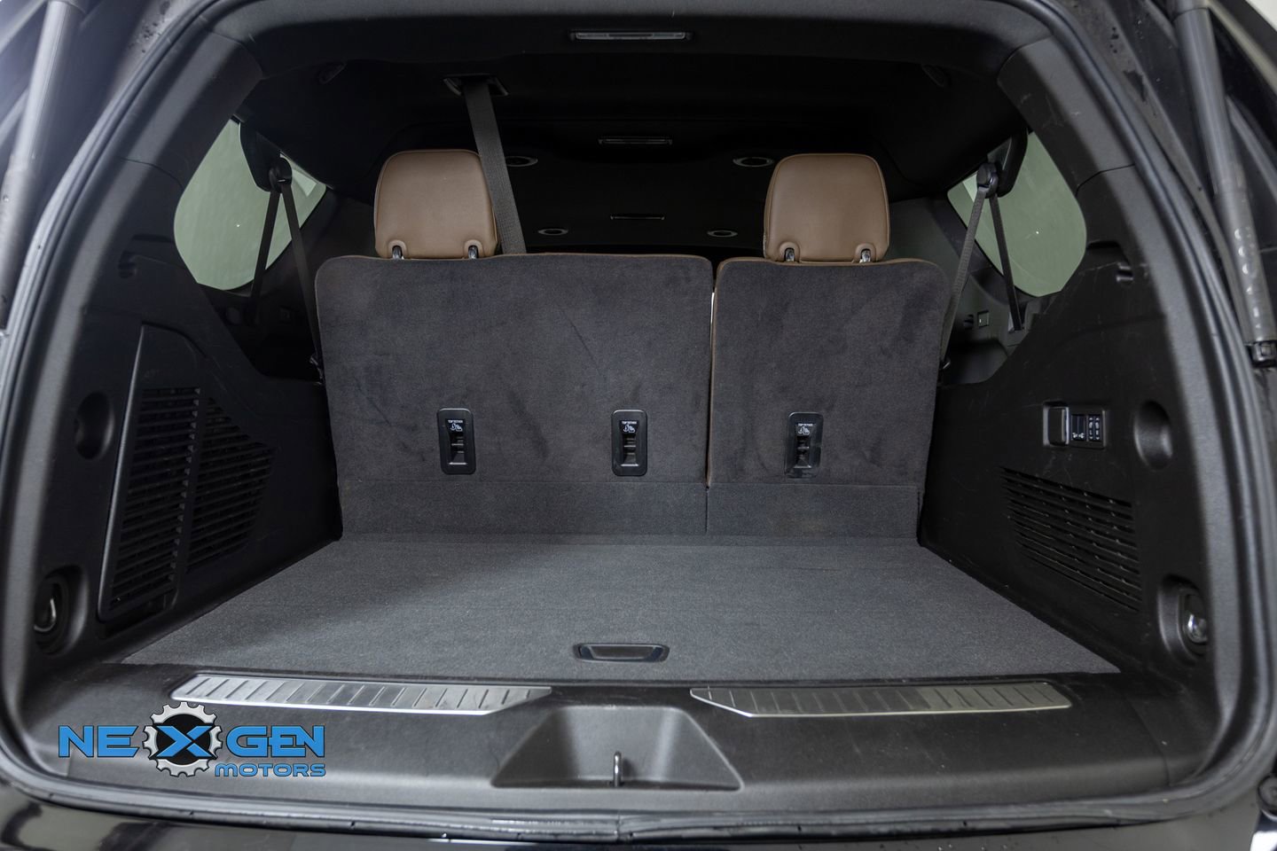 Used 2024 Chevrolet Suburban High Country w/ Advanced Technology Package image 49