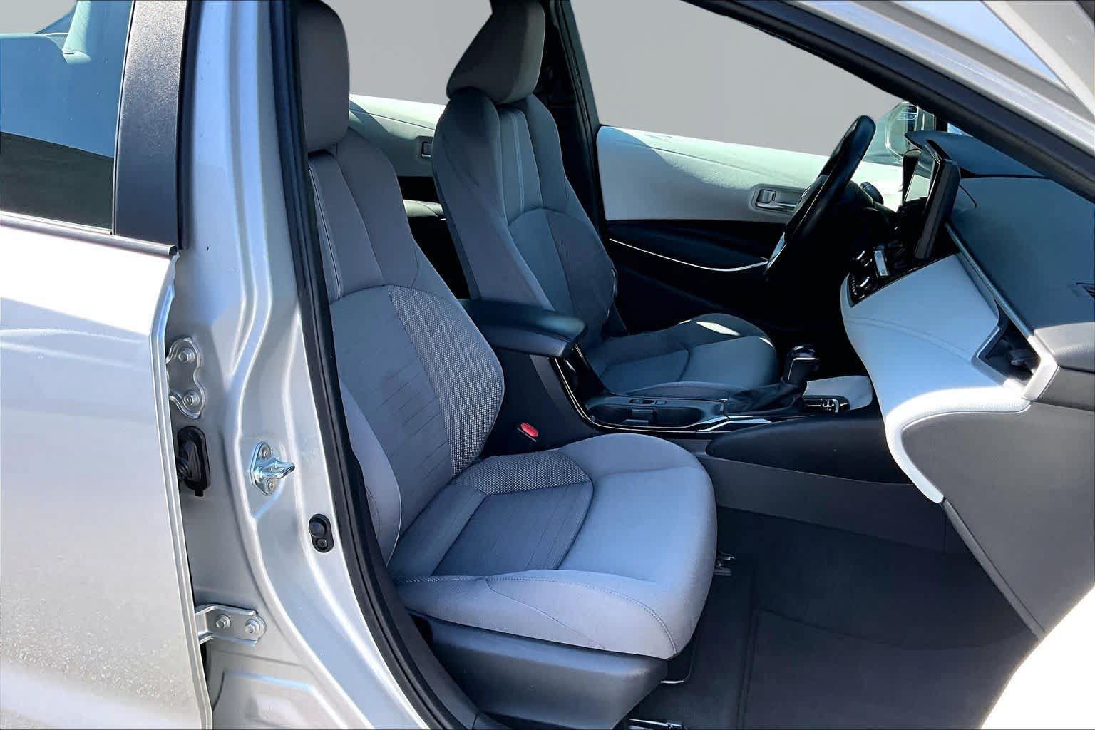 Certified 2025 Toyota Corolla SE FWD image 9