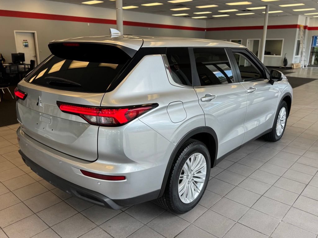 Used 2022 Mitsubishi Outlander ES AWD/4WD image 6