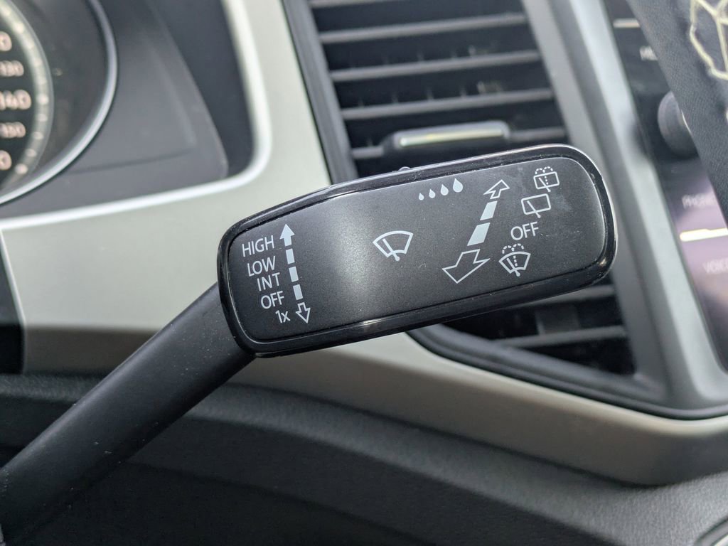 Used 2021 Volkswagen Atlas Cross Sport SE image 29