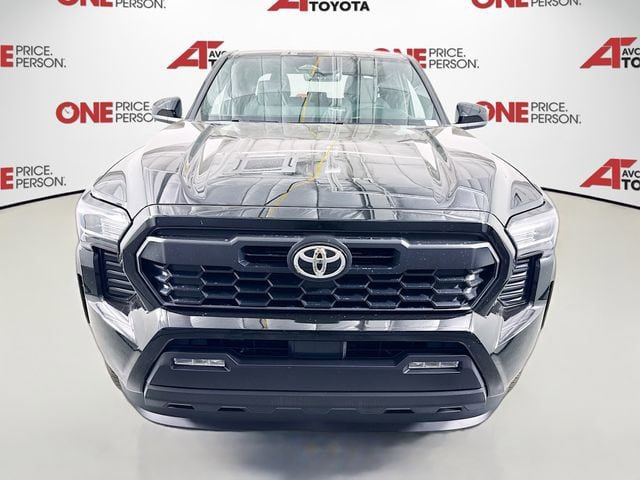 Certified 2025 Toyota Tacoma TRD Off-Road AWD/4WD image 3