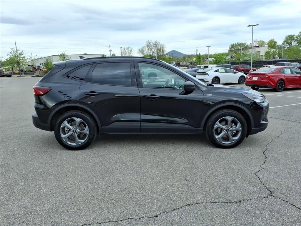 Used 2025 Ford Escape ST-Line AWD/4WD image 3
