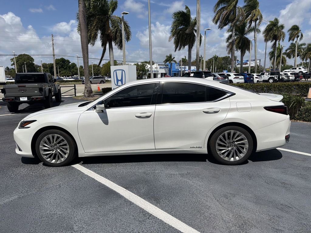 Used 2021 Lexus ES 300h Ultra Luxury w/ Accessory Package 2 image 5