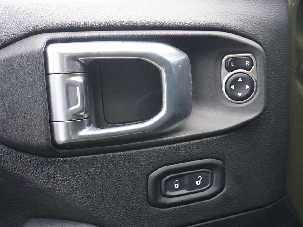 Used 2022 Jeep Wrangler Unlimited Sahara AWD/4WD image 36