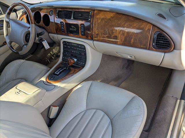 Used 2000 Jaguar XK8 Convertible image 19