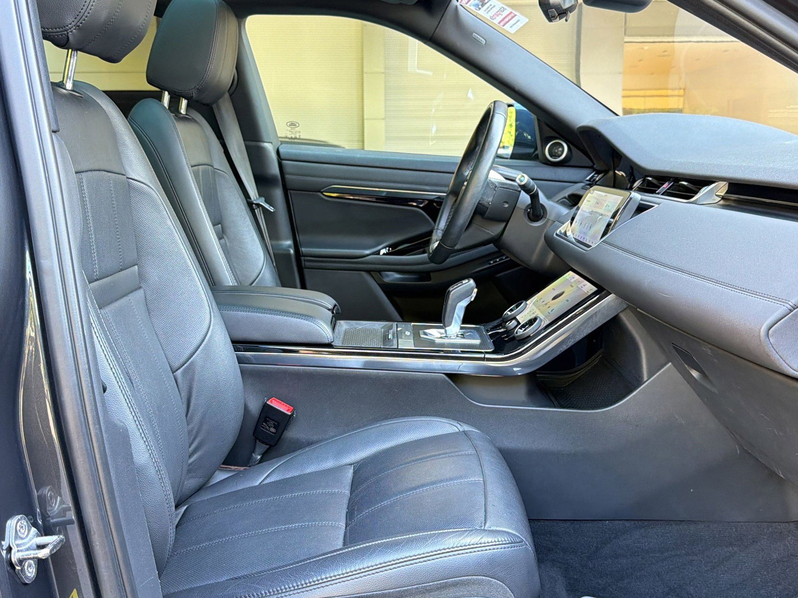 Used 2020 Land Rover Range Rover Evoque SE AWD/4WD image 31