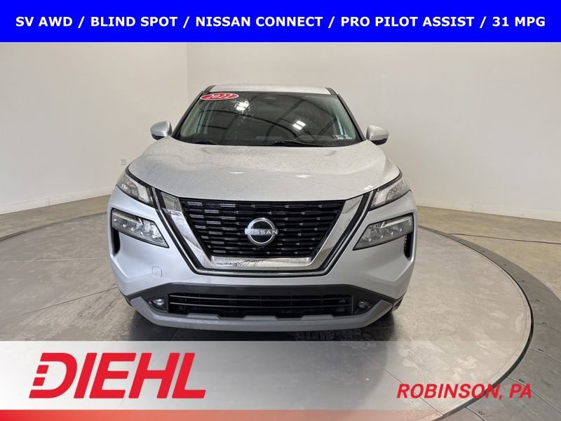 Used 2022 Nissan Rogue SV image 2