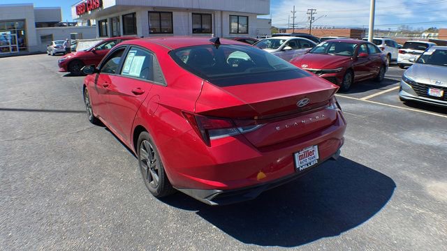 Used 2022 Hyundai Elantra SEL w/ Preferred Accessory Package image 3