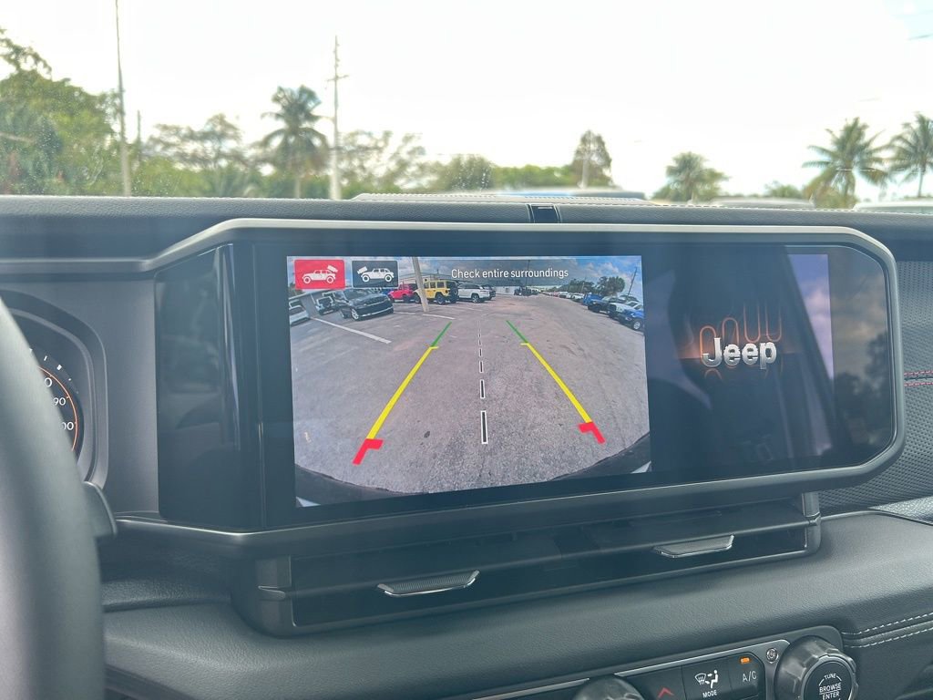 New 2024 Jeep Wrangler Unlimited Rubicon w/ Technology Group image 17