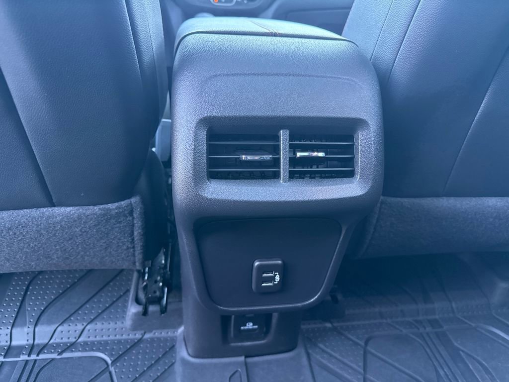 Used 2024 Chevrolet Equinox RS w/ RS Leather Package image 31