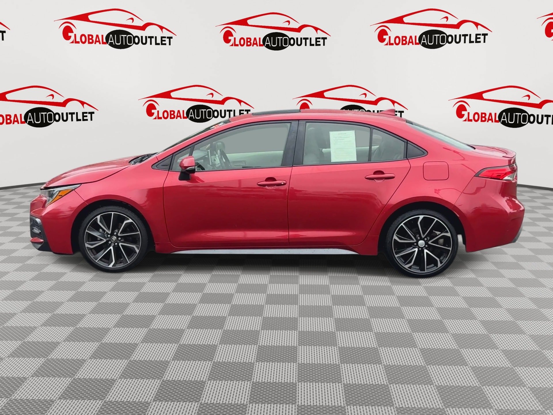 Used 2020 Toyota Corolla SE w/ SE Premium Package FWD image 5