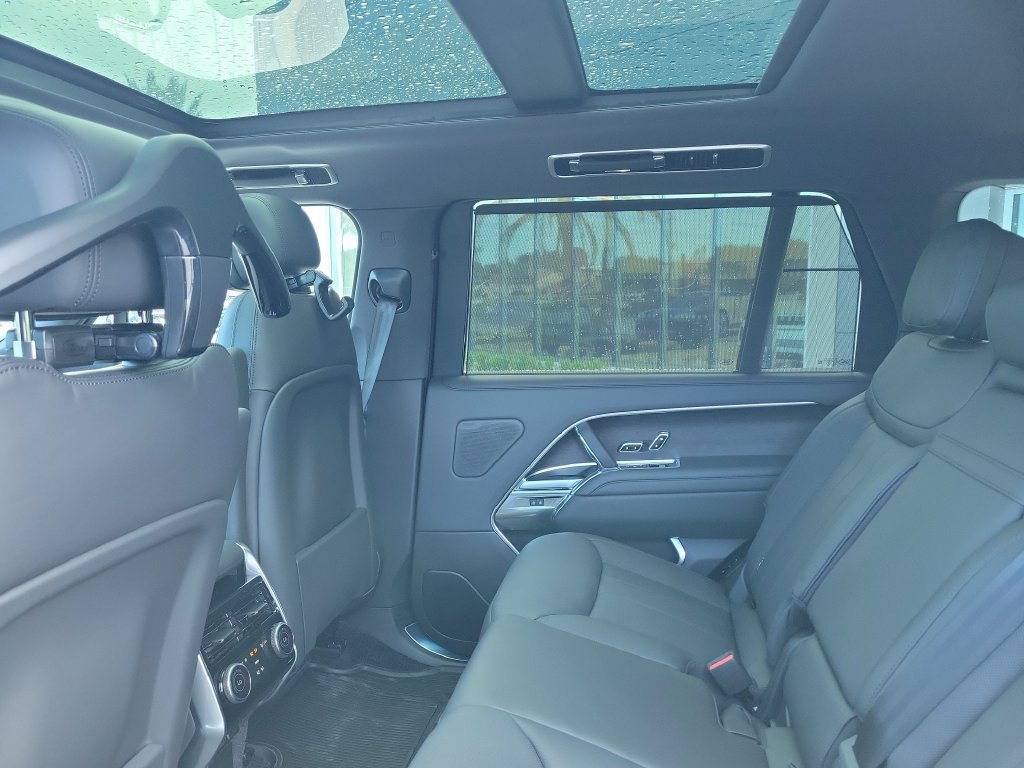 New 2026 Land Rover Range Rover Long Wheelbase SE AWD/4WD image 16