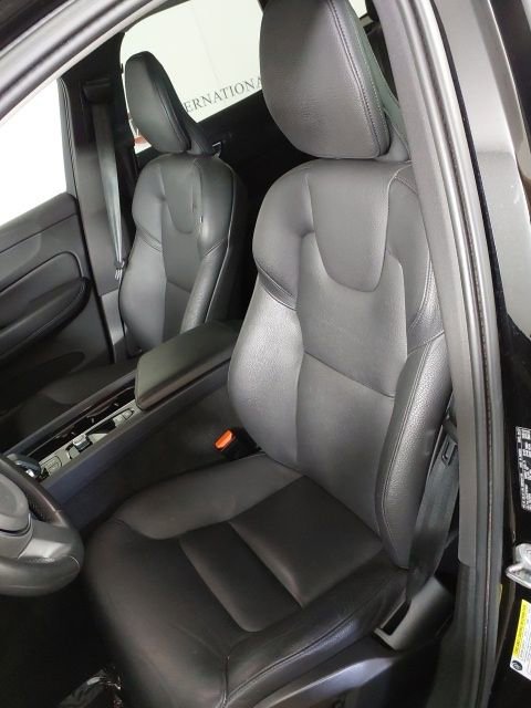 Used 2023 Volvo XC60 B5 Plus image 13