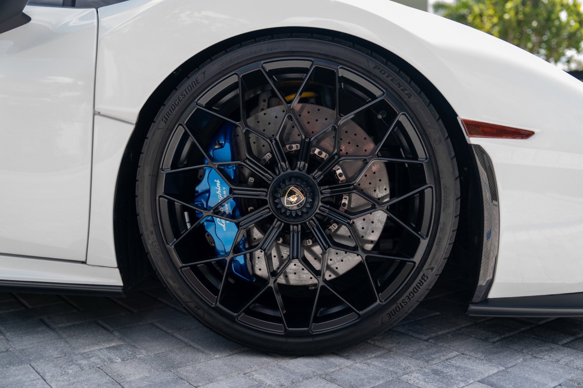 Used 2021 Lamborghini Huracan STO RWD image 15