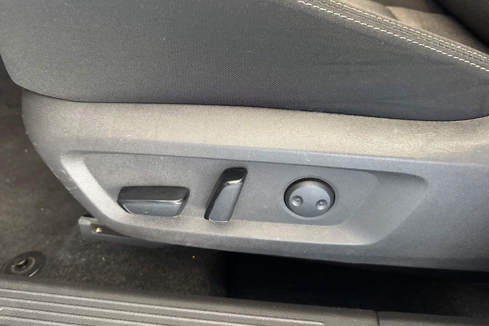 Used 2025 Nissan Rogue SV AWD/4WD image 15