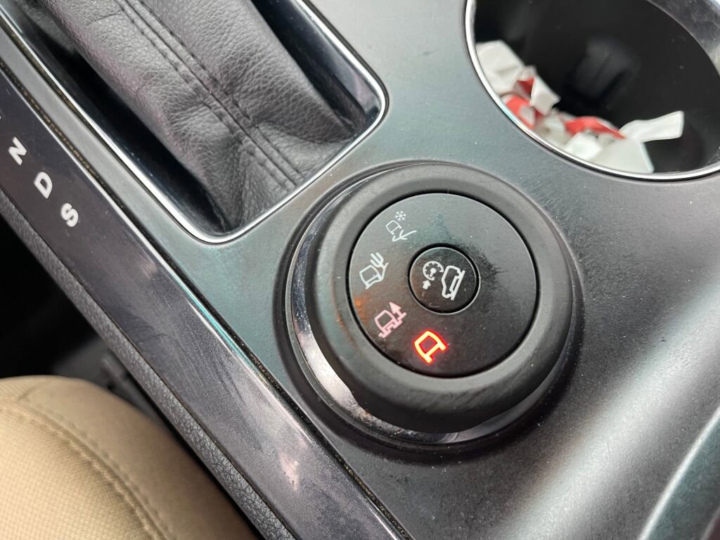 Used 2017 Ford Explorer XLT image 9