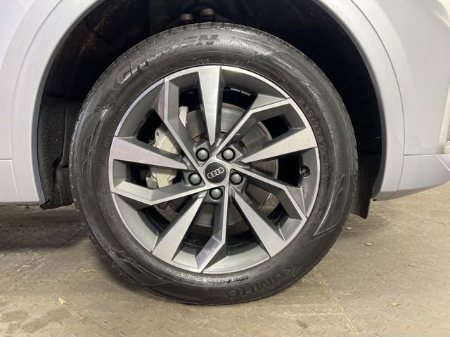 Used 2023 Audi Q5 2.0T Premium w/ Convenience Package image 9