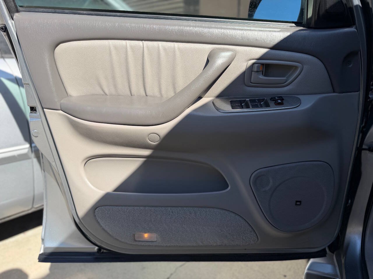 Used 2004 Toyota Sequoia Limited RWD image 18
