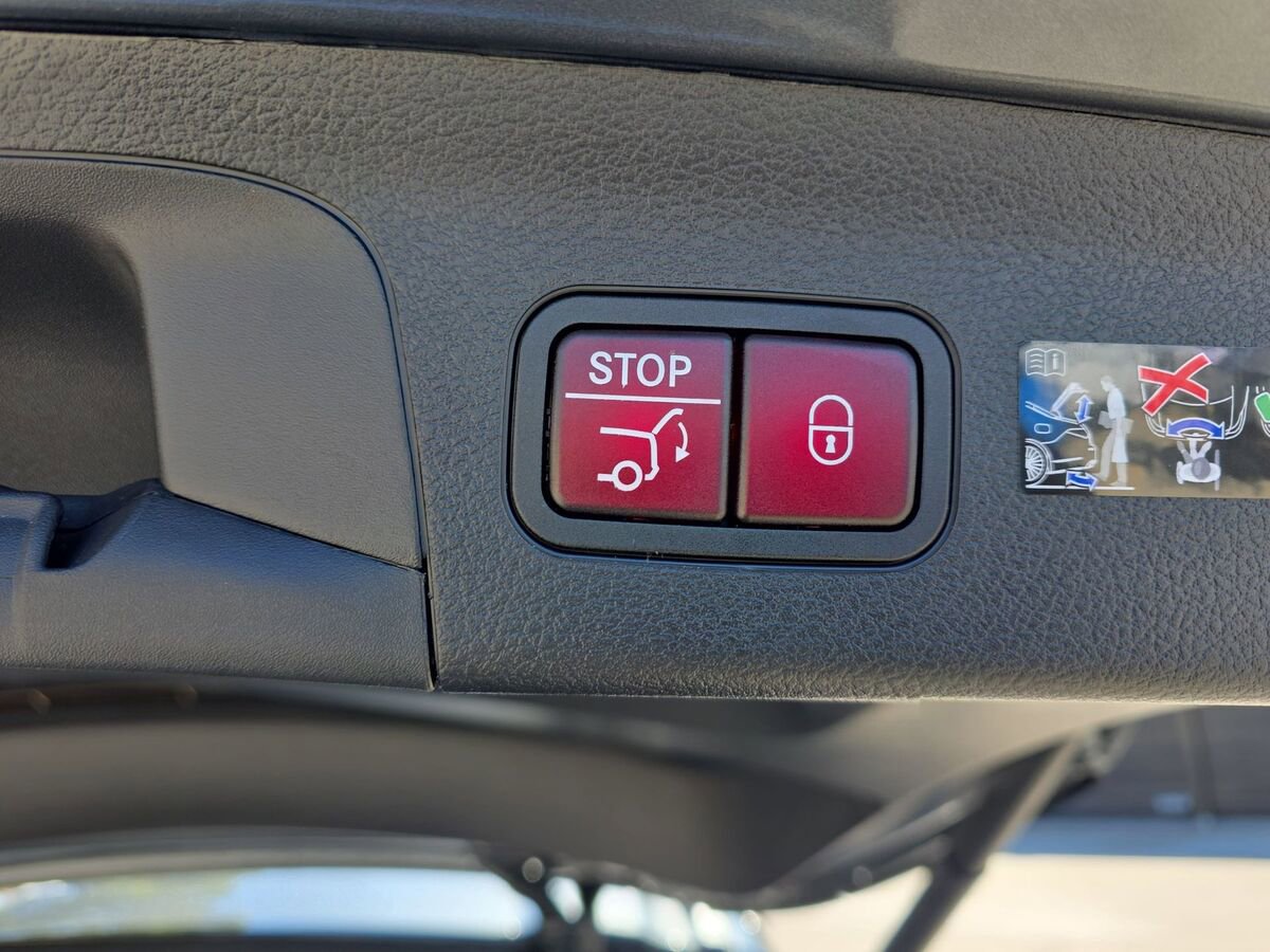 New 2026 Mercedes-Benz GLS 450 4MATIC image 13