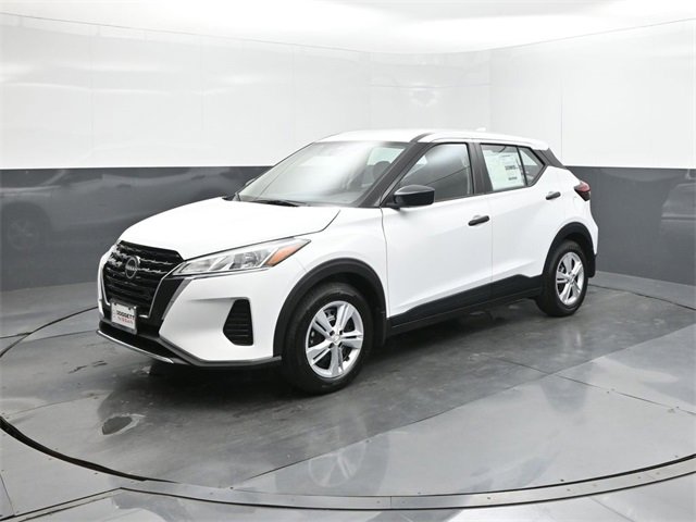 New 2025 Nissan Kicks Play S