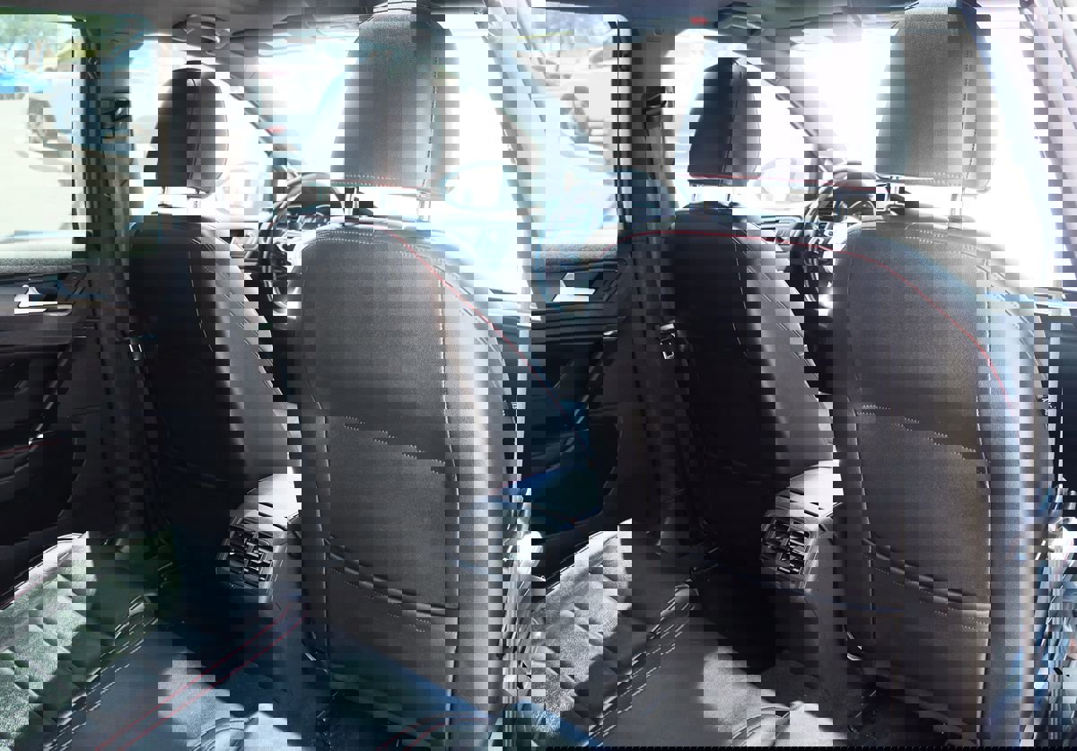 Used 2019 Volkswagen GTI SE w/ SE Experience Package image 28