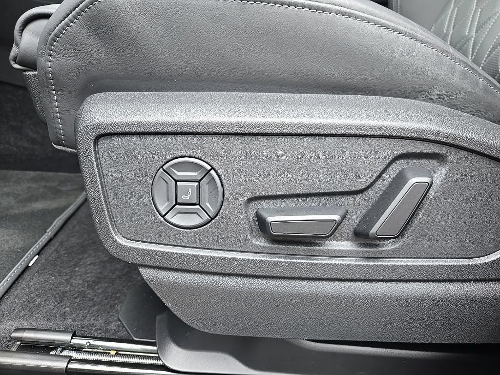 Used 2025 Audi SQ5 Premium Plus w/ Premium Plus Package AWD/4WD image 17