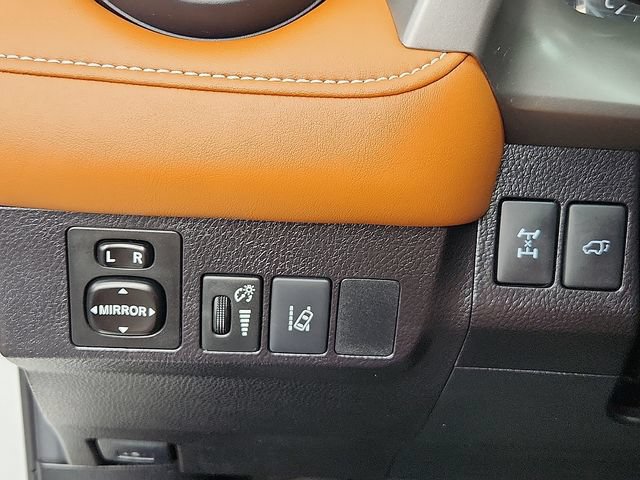 Used 2016 Toyota RAV4 Limited AWD/4WD image 25