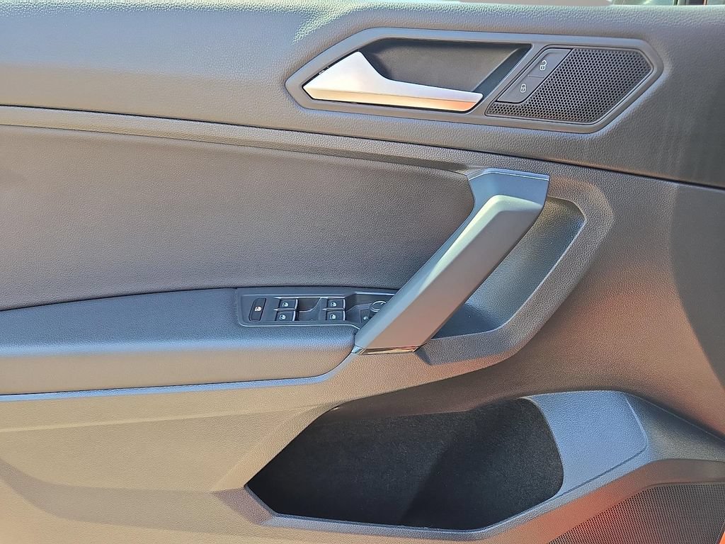Used 2019 Volkswagen Tiguan SE w/ Panoramic Sunroof Package AWD/4WD image 12