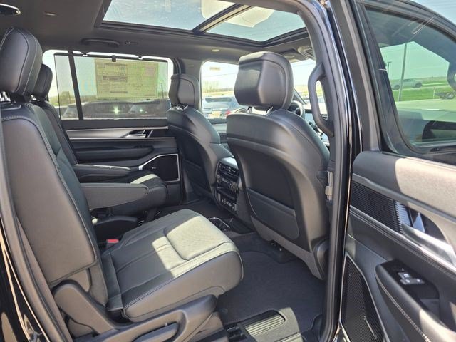 New 2026 Jeep Grand Wagoneer Limited AWD/4WD image 18