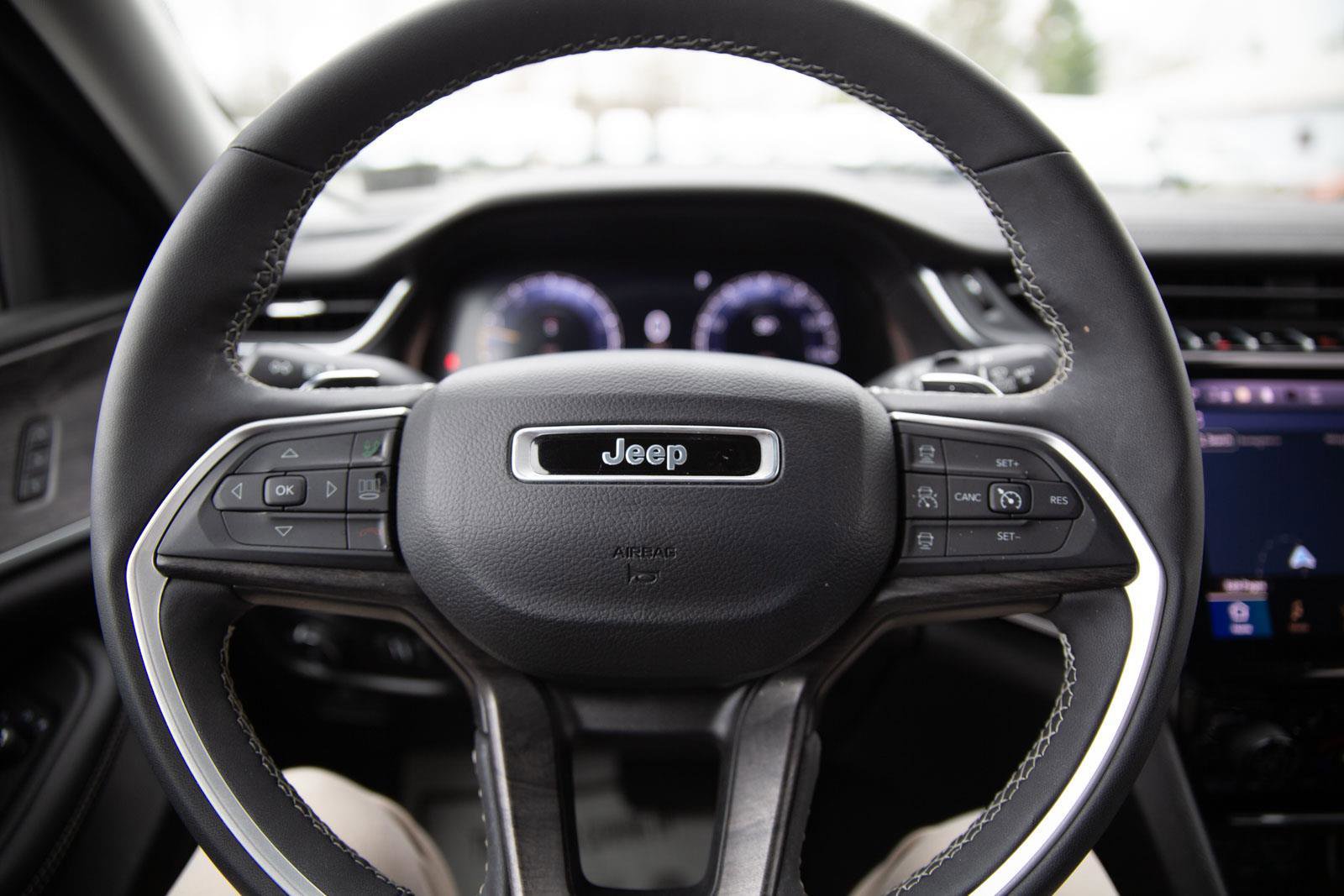 Used 2024 Jeep Grand Cherokee Limited w/ Black Appearance Package image 5