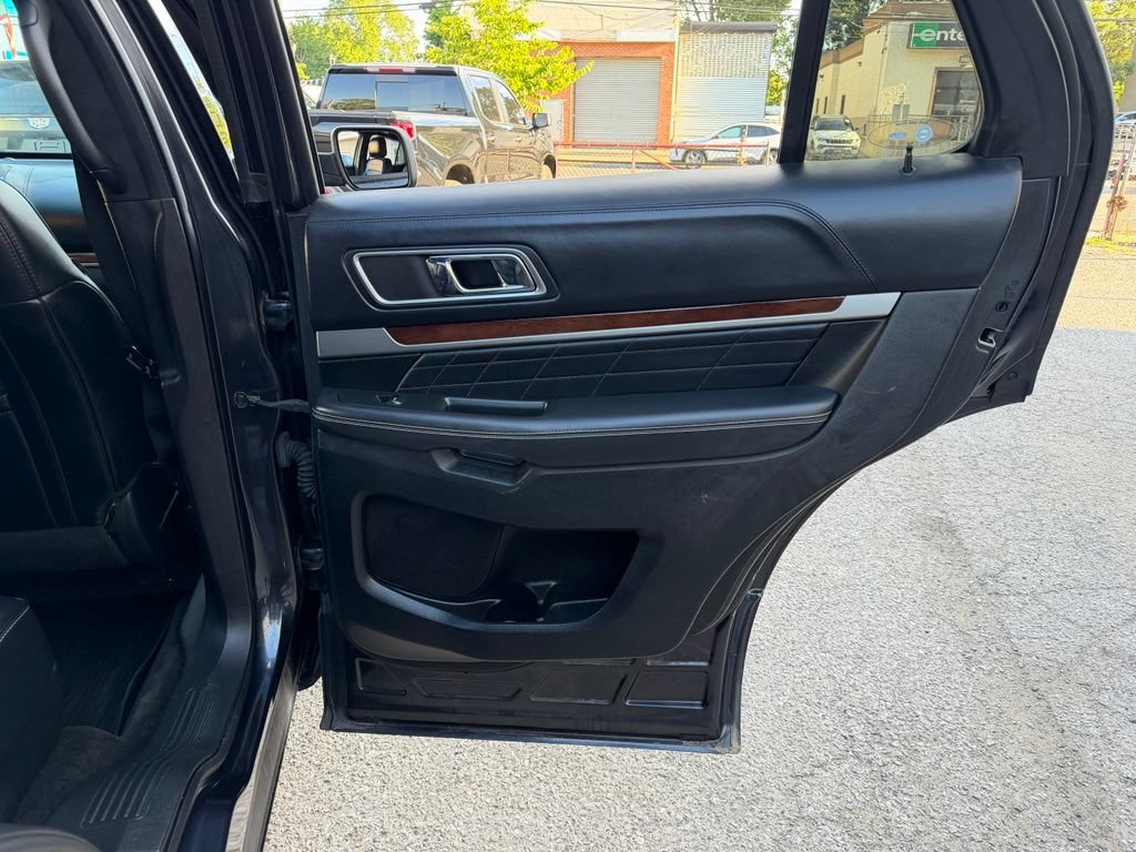 Used 2017 Ford Explorer Platinum AWD/4WD image 12