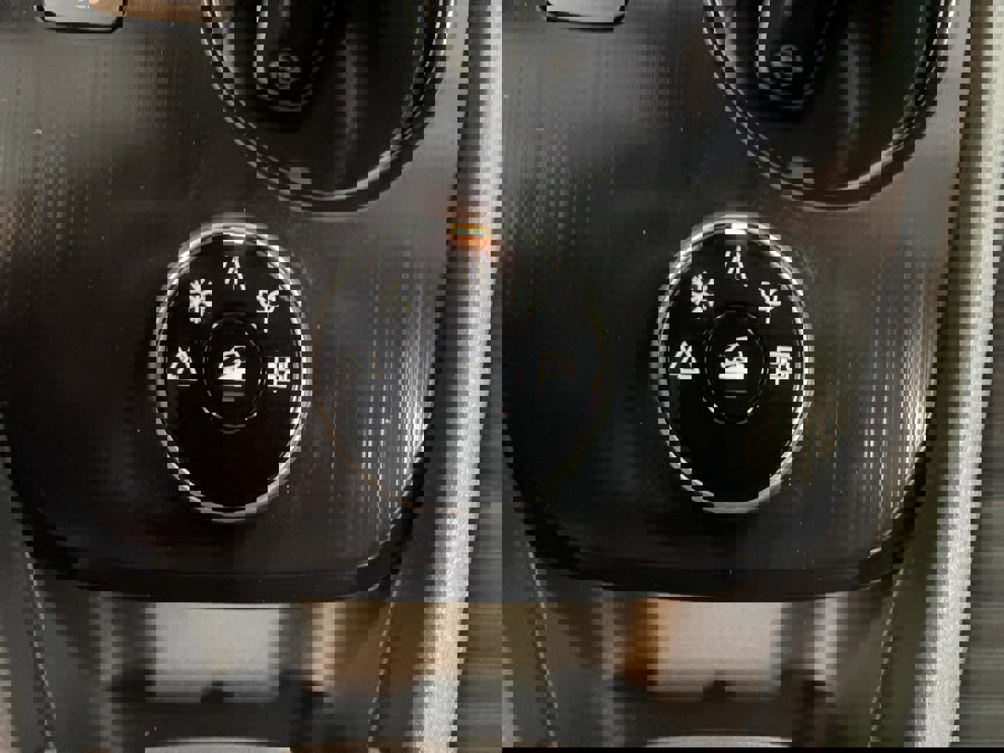 Used 2025 Nissan Rogue SV image 13