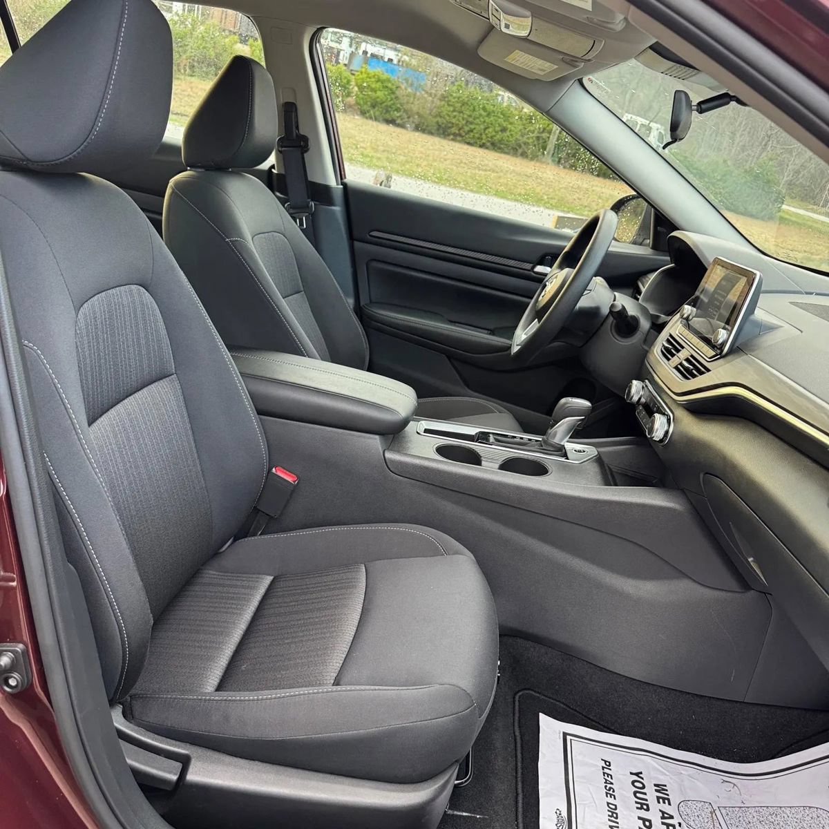 Used 2025 Nissan Altima 2.5 SV FWD image 12
