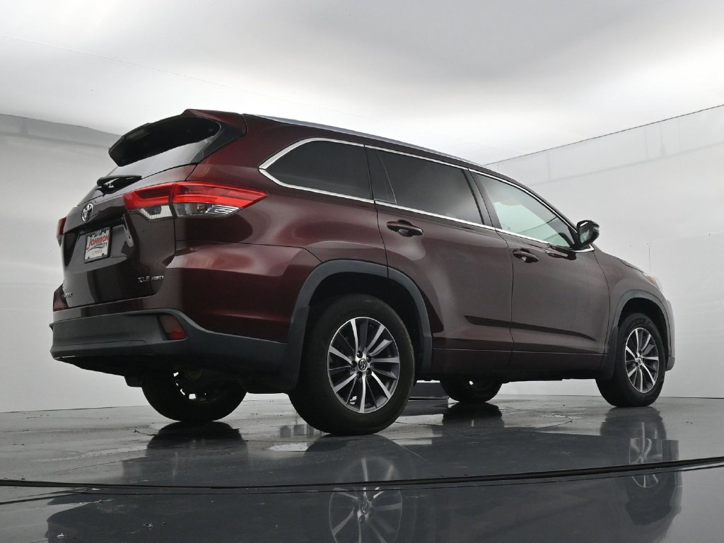 Used 2018 Toyota Highlander XLE AWD/4WD image 37