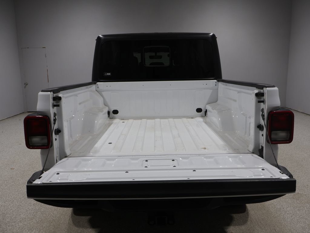 Used 2021 Jeep Gladiator Overland AWD/4WD image 4
