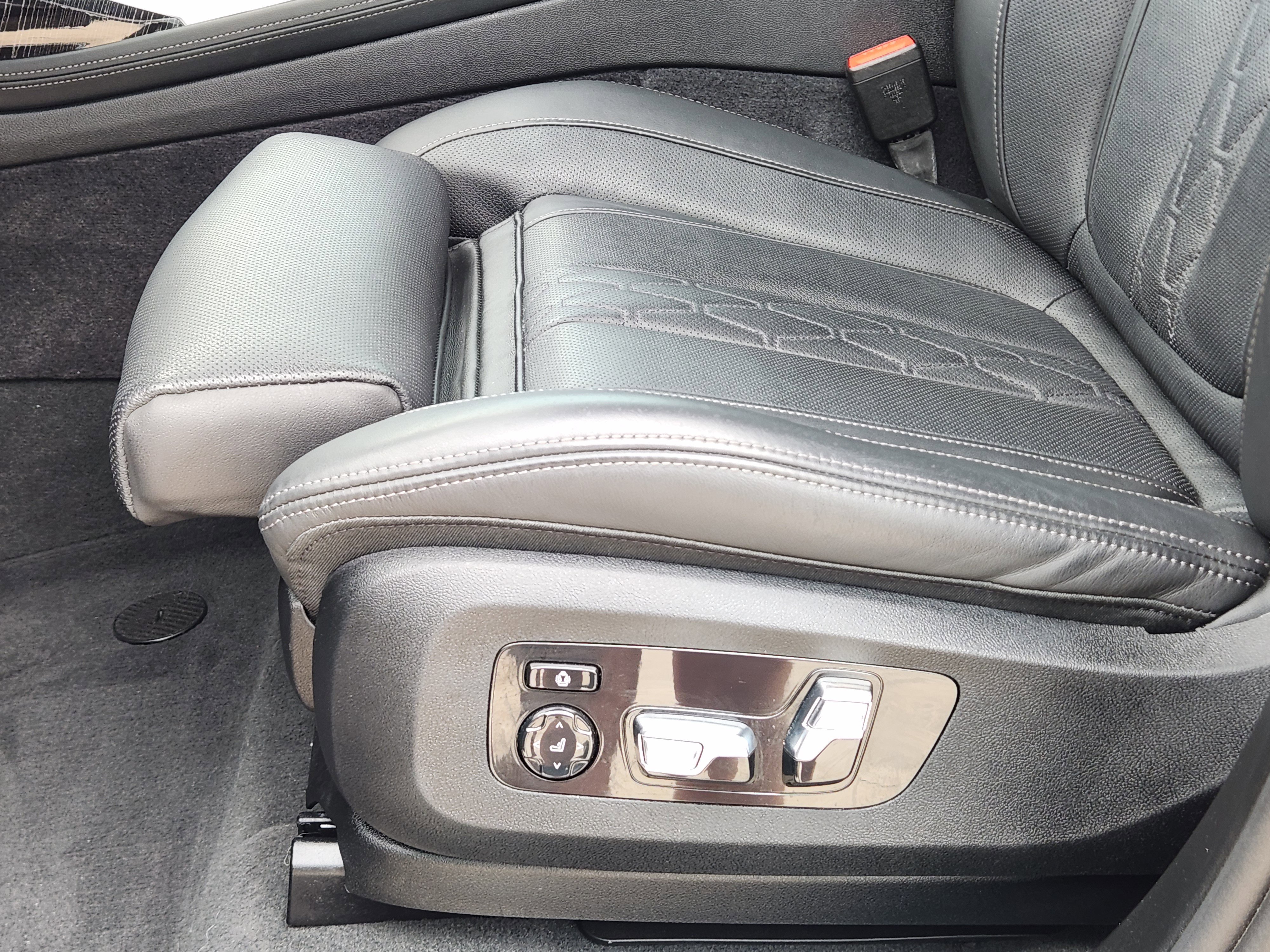 Used 2025 BMW X7 M60i AWD/4WD image 25