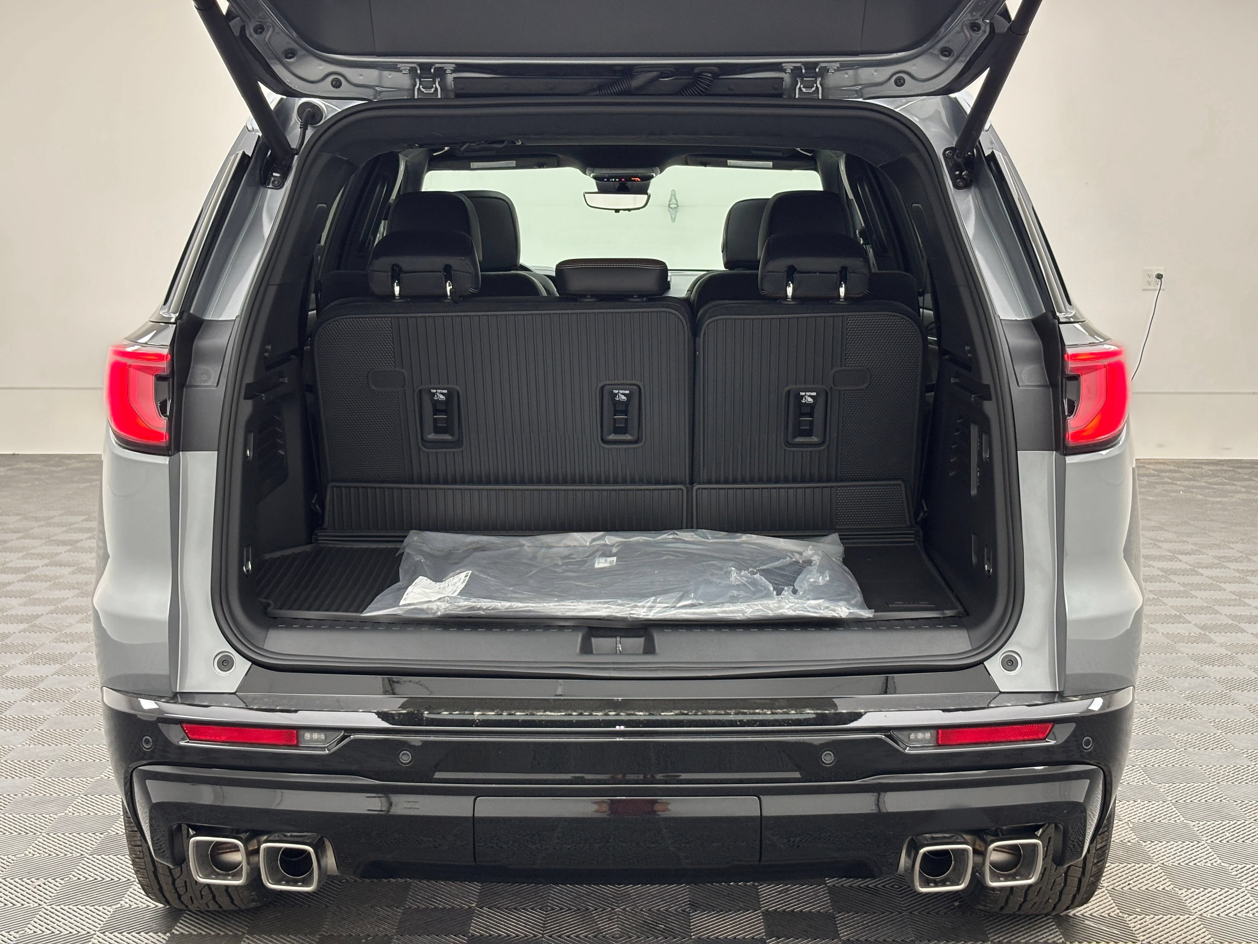 New 2026 GMC Acadia Denali Ultimate w/ LPO, Floor Liner Package AWD/4WD image 13