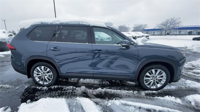 Used 2024 Toyota Grand Highlander Platinum image 2