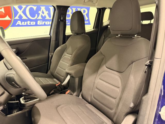 Used 2018 Jeep Renegade Latitude AWD/4WD image 16