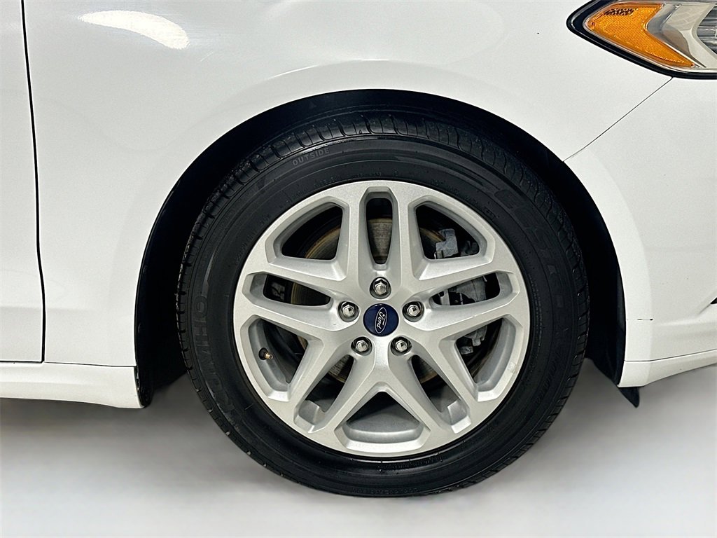 Used 2015 Ford Fusion SE w/ Equipment Group 202A image 17