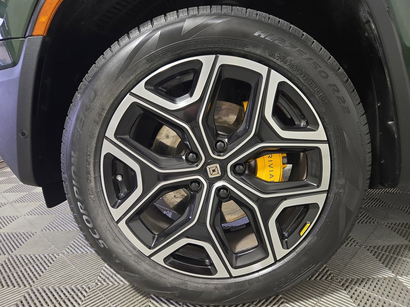 Used 2022 Rivian R1S Launch Edition image 9