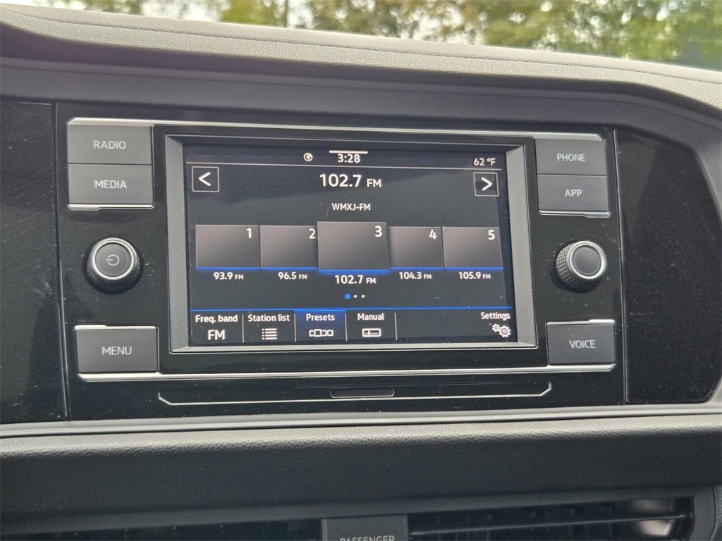 Certified 2024 Volkswagen Jetta SE w/ Panoramic Sunroof Package image 21