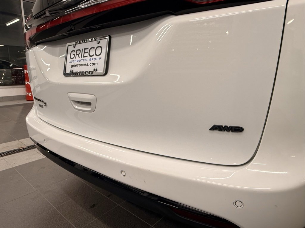 Used 2021 Chrysler Pacifica Touring-L w/ Uconnect Theater Family Group image 9