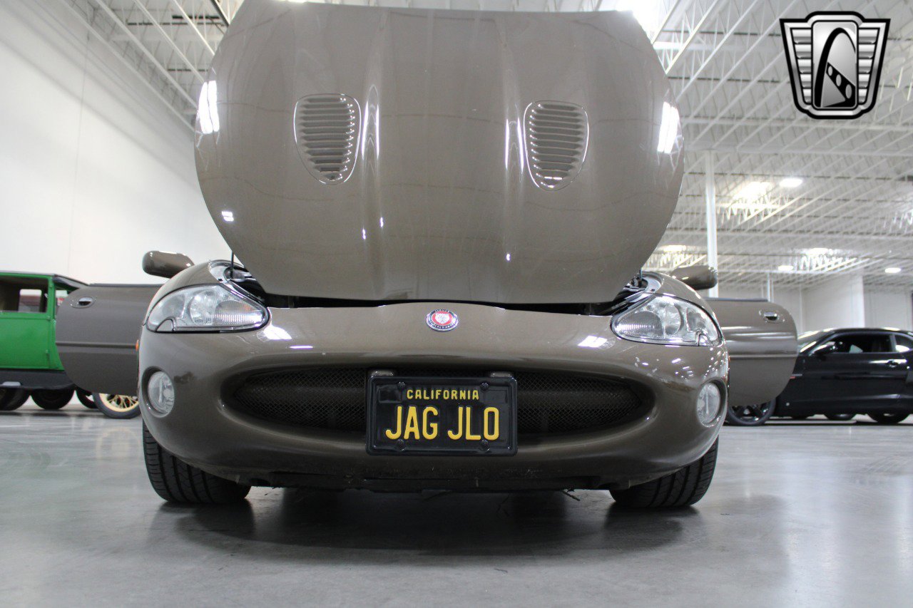 Used 2001 Jaguar XK8 Convertible image 10